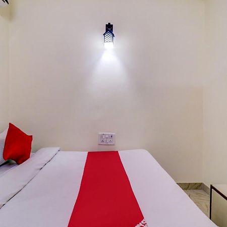 Hotel O Rs Hotels Near Pitampura Metro Deli Exterior foto