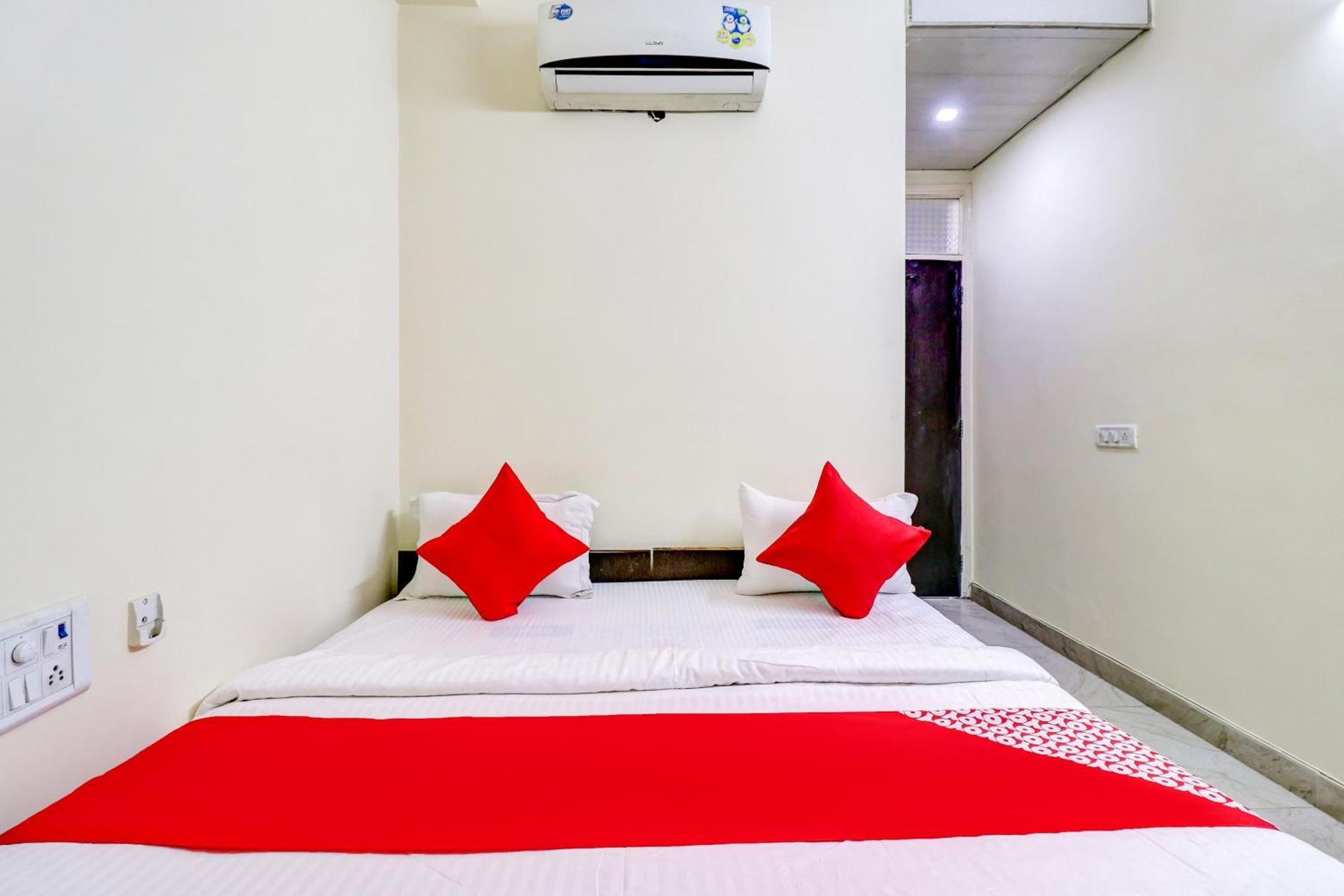 Hotel O Rs Hotels Near Pitampura Metro Deli Exterior foto