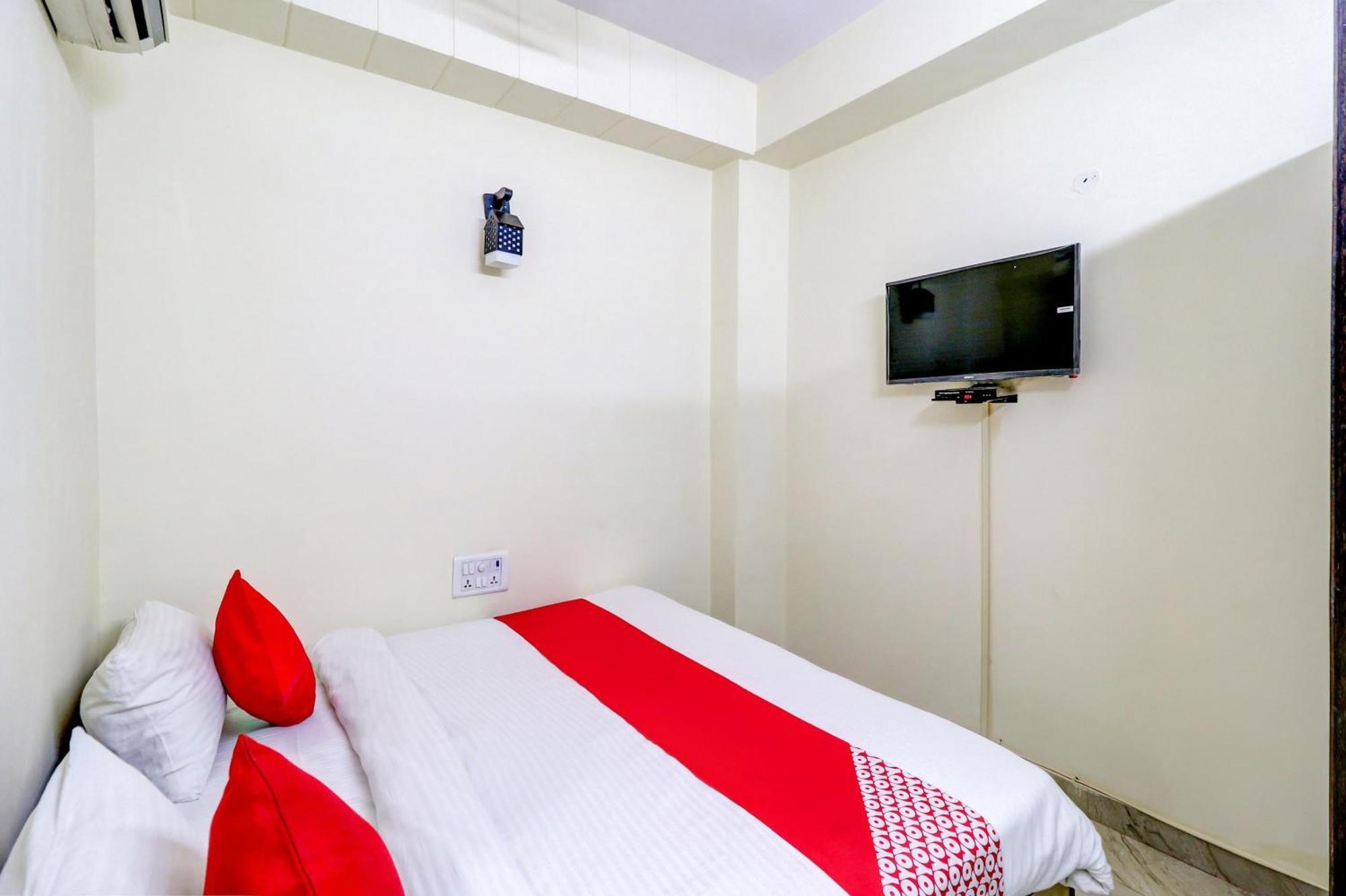 Hotel O Rs Hotels Near Pitampura Metro Deli Exterior foto