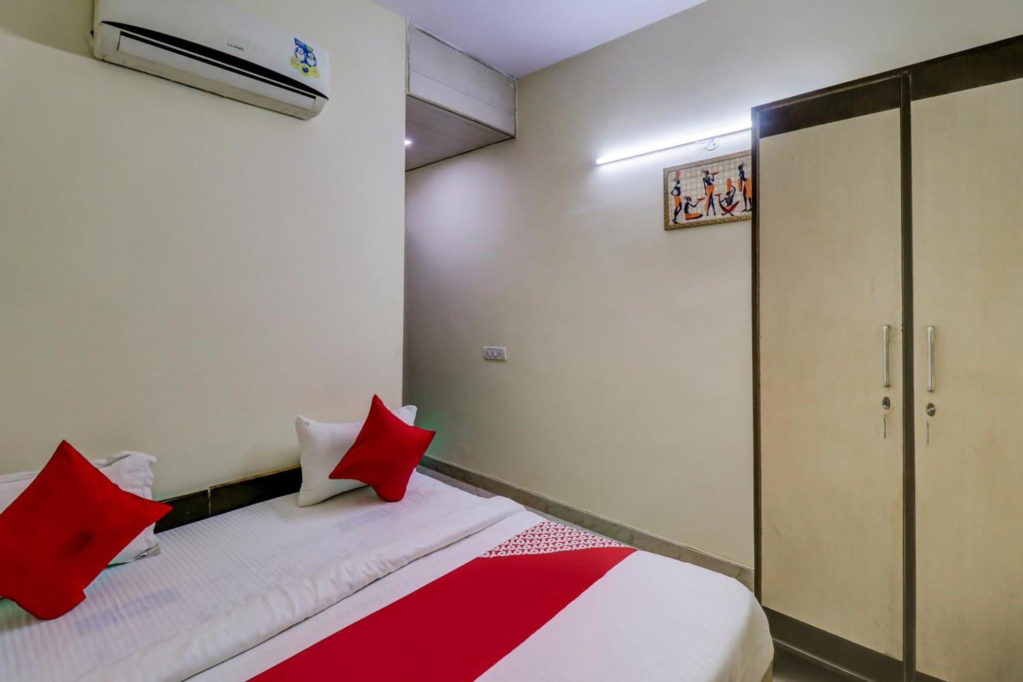 Hotel O Rs Hotels Near Pitampura Metro Deli Exterior foto