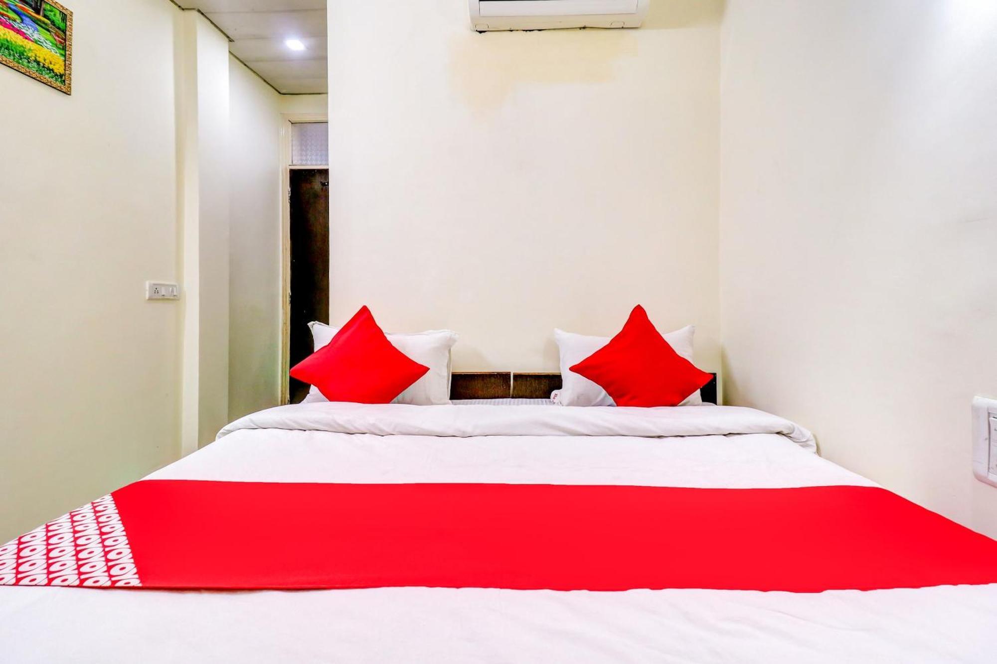 Hotel O Rs Hotels Near Pitampura Metro Deli Exterior foto