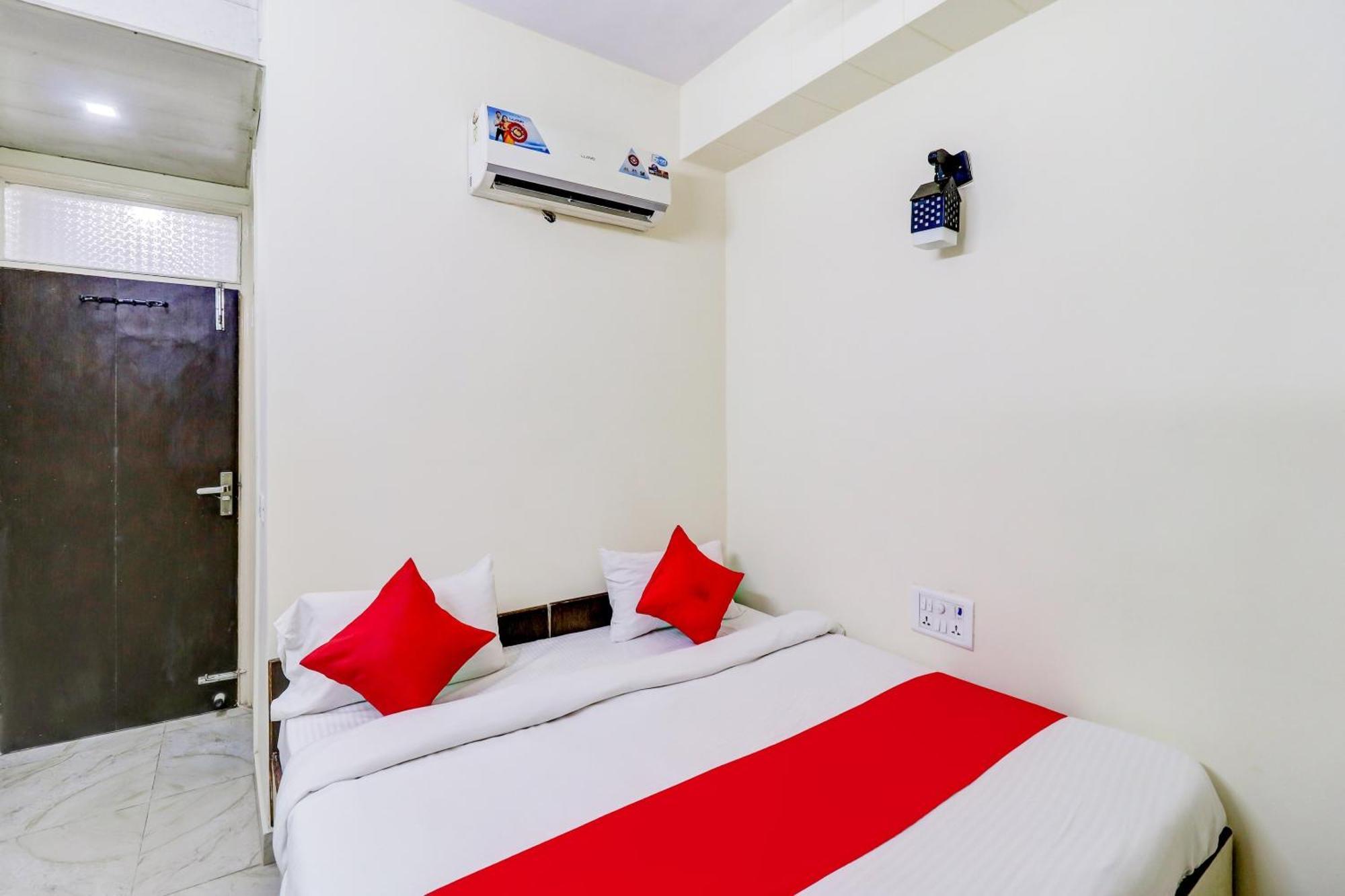 Hotel O Rs Hotels Near Pitampura Metro Deli Exterior foto